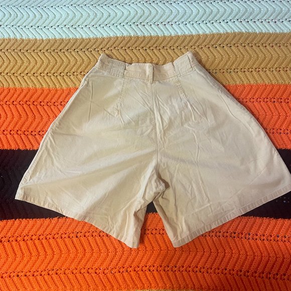 1980s Yellow high rise mom Mom shorts! - Picture 8 of 12